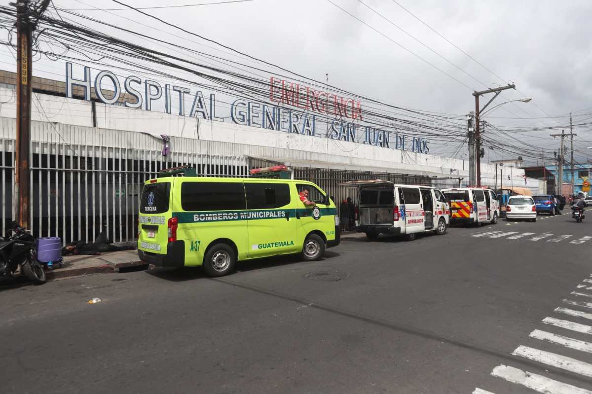 Los asaltos han aumentado en las áreas cercanas del Hospital General San Juan de Dios, donde médicos y estudiantes han denunciado ser víctimas. (Foto Prensa Libre: Érick Ávila)
