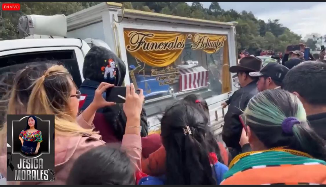 Los restos de la guatemalteca fueron entregados este sábado a sus familiares en la zona 13. (Foto Prensa Libre: cortesía canal 5)