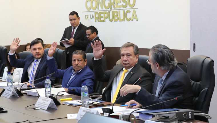 Dos diputados de Partido Humanista y uno de FCN, por mayoría, aceleraron el informe de la pesquisidora del TSE. Fotografía: Prensa Libre (Elmer Vargas). 