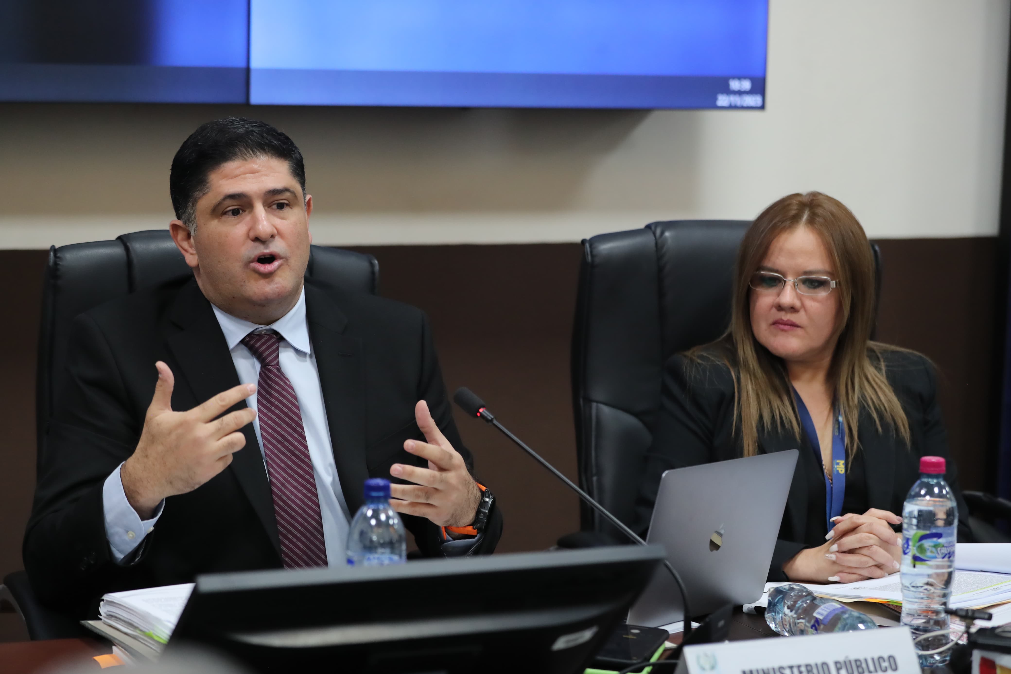 La Fiscalía de Delitos Administrativos compareció ante la Comisión Pesquisidora del TSE. Fotografía: Prensa Libre (Elmer Vargas). 