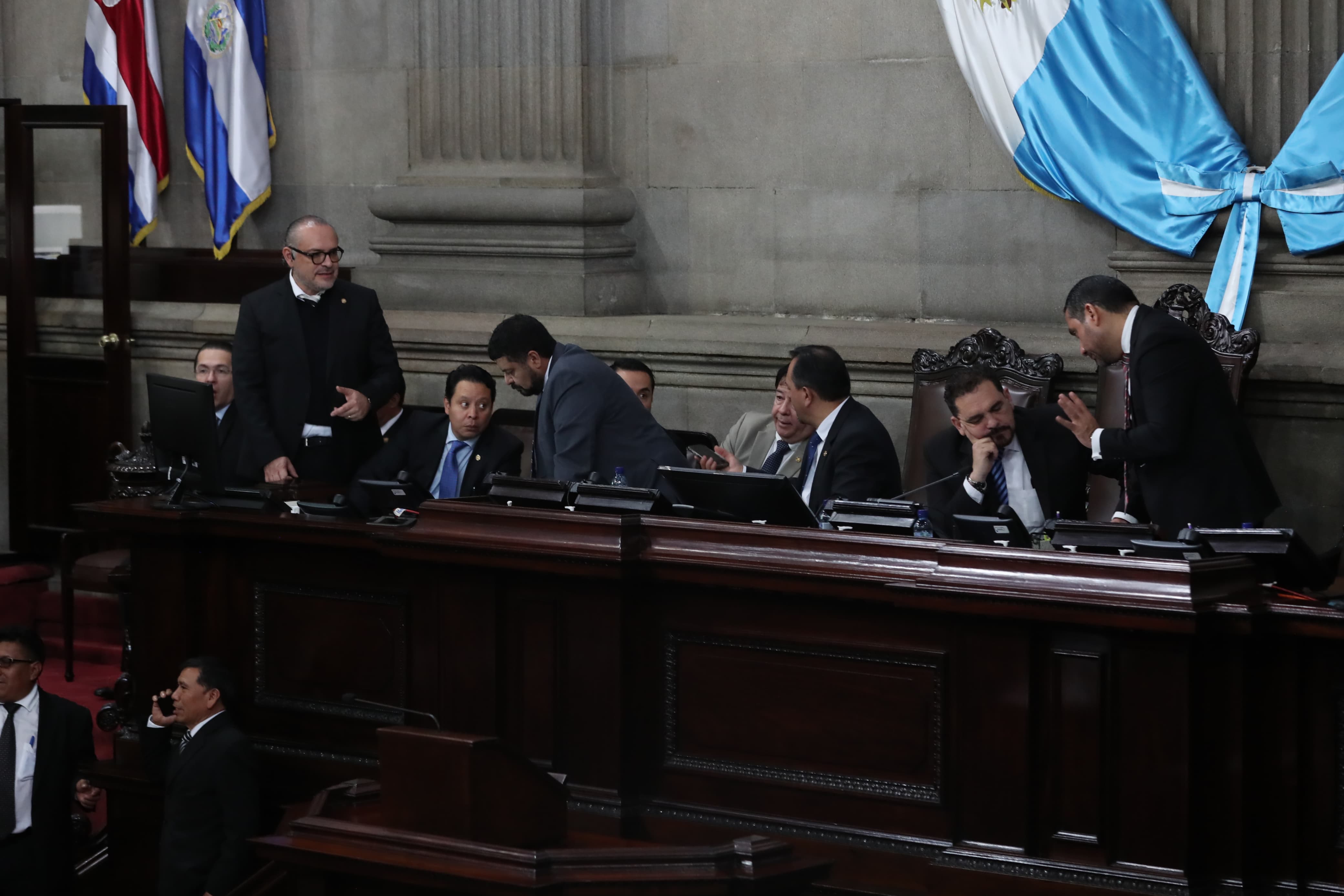 La última sesión del periodo ordinario del Congreso no es dirigida por su presidenta, Shirley Rivera, la coordina el primer vicepresidente, Boris España. Fotografía: Prensa Libre. 