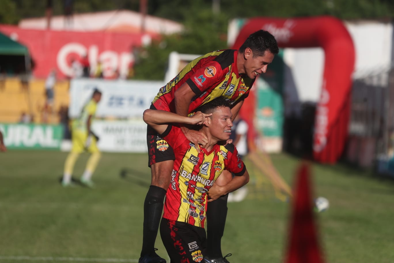 Un gol de José Espinoza le da ventaja a Zacapa en la serie ante Municipal. Foto Prensa Libre (Juan Diego González)
