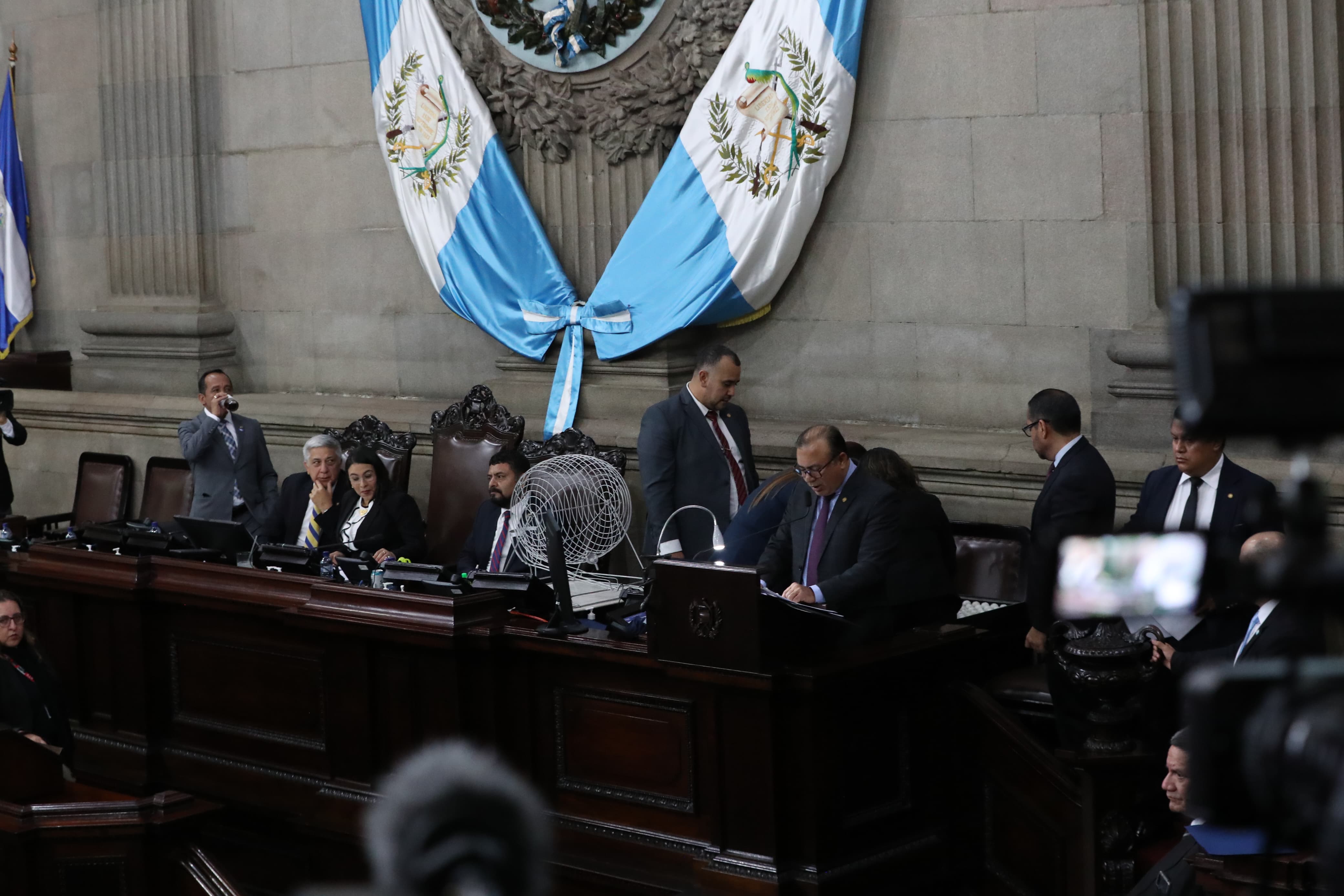 Congreso integra pesquisidora para conocer antejuicio contra el vicepresidente Guillermo Castillo