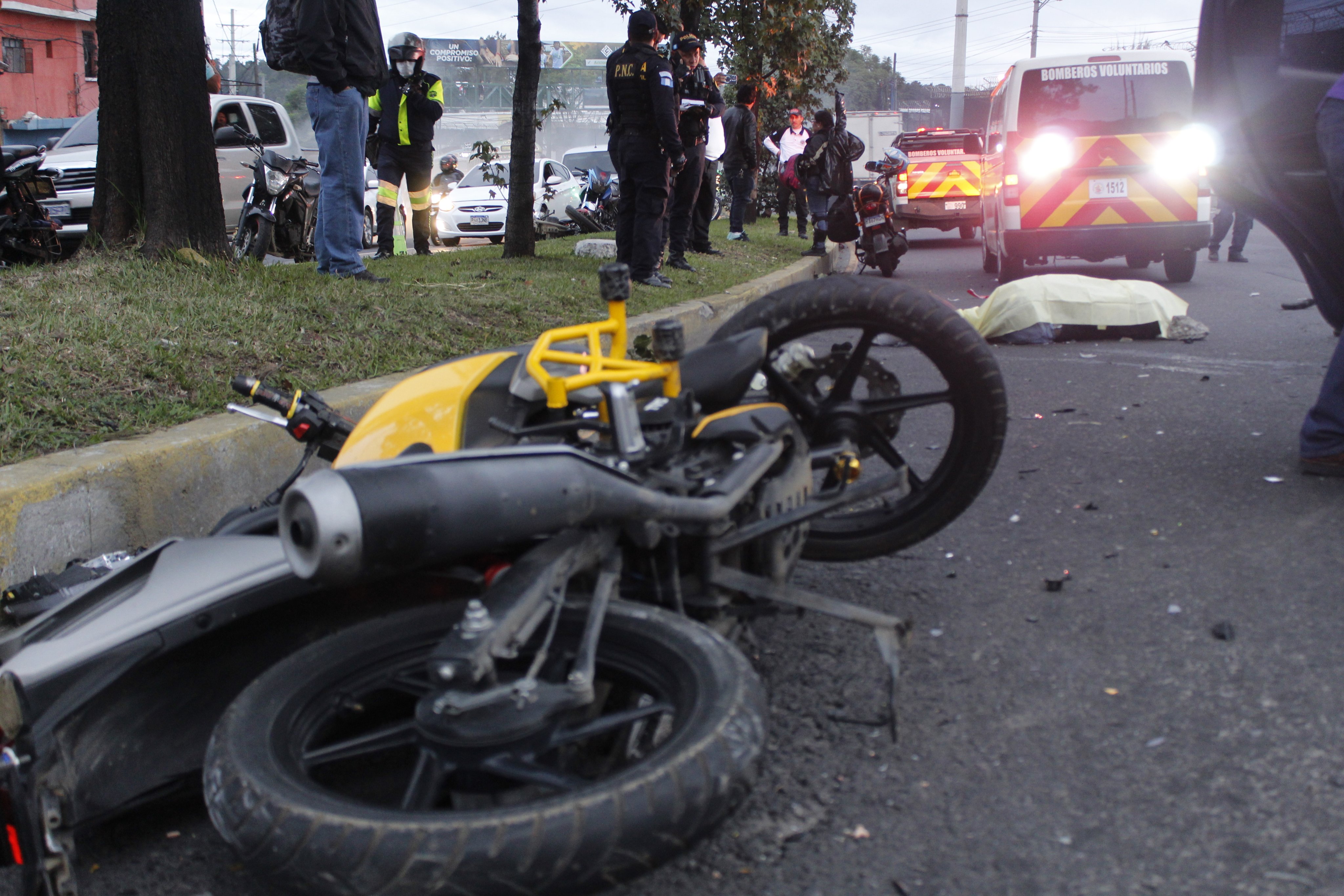 Un muerto y un herido deja accidente entre una moto y un vehículo en la ...