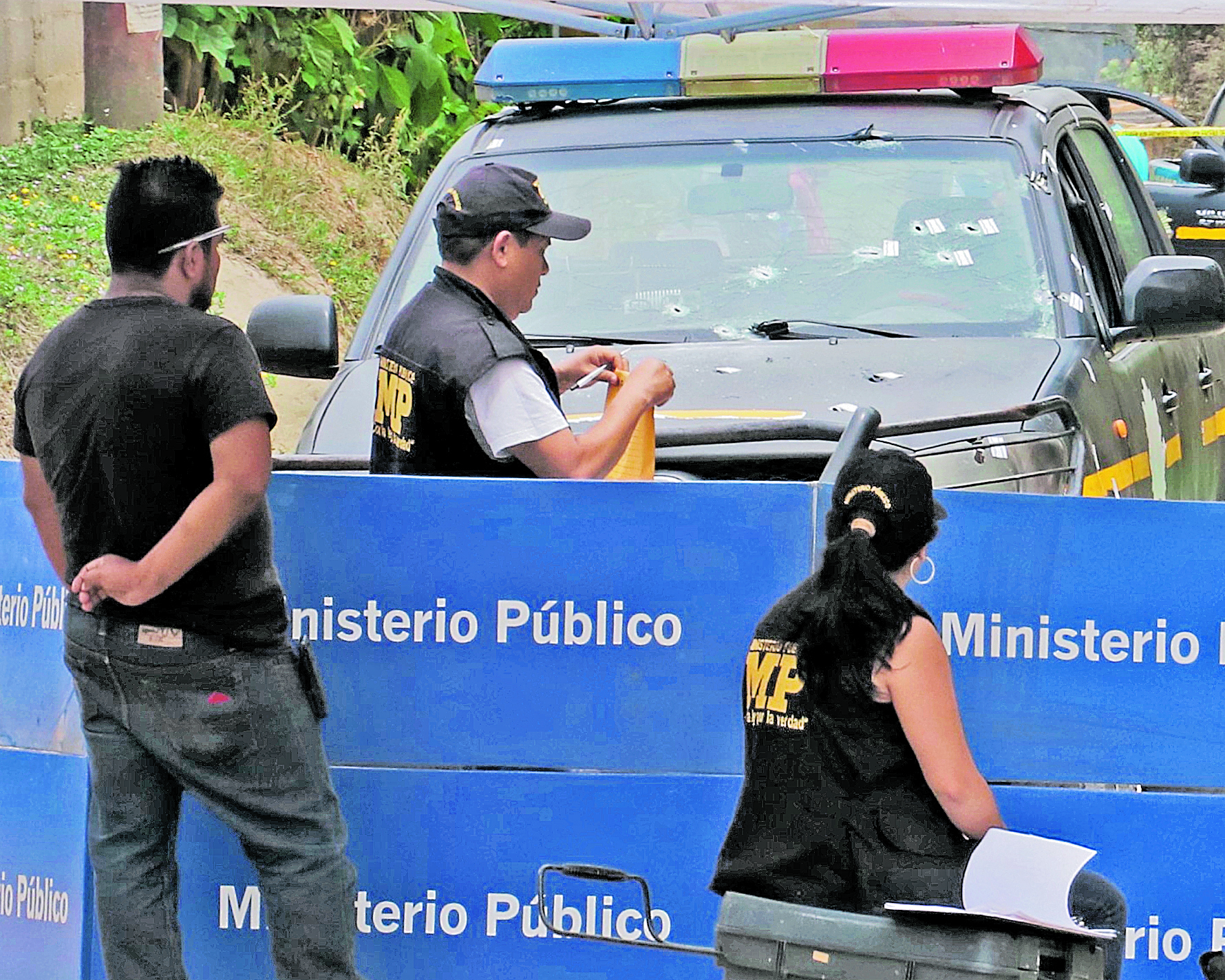 Dos agentes de la PNC  murieron en Chimaltenango cuando trasladaban a un reo. (Foto Prensa Libre: Hemeroteca PL)