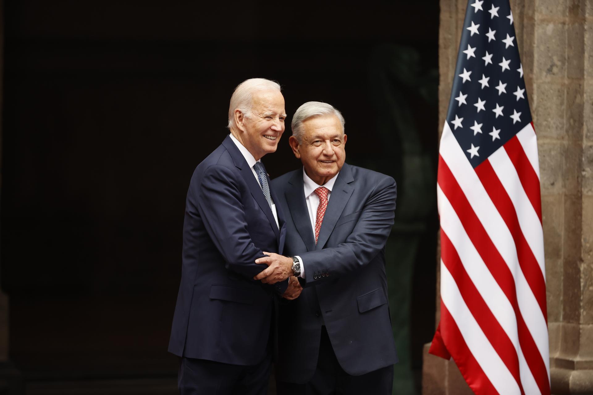 López Obrador se compromete ante Biden a frenar el tráfico de fentanilo