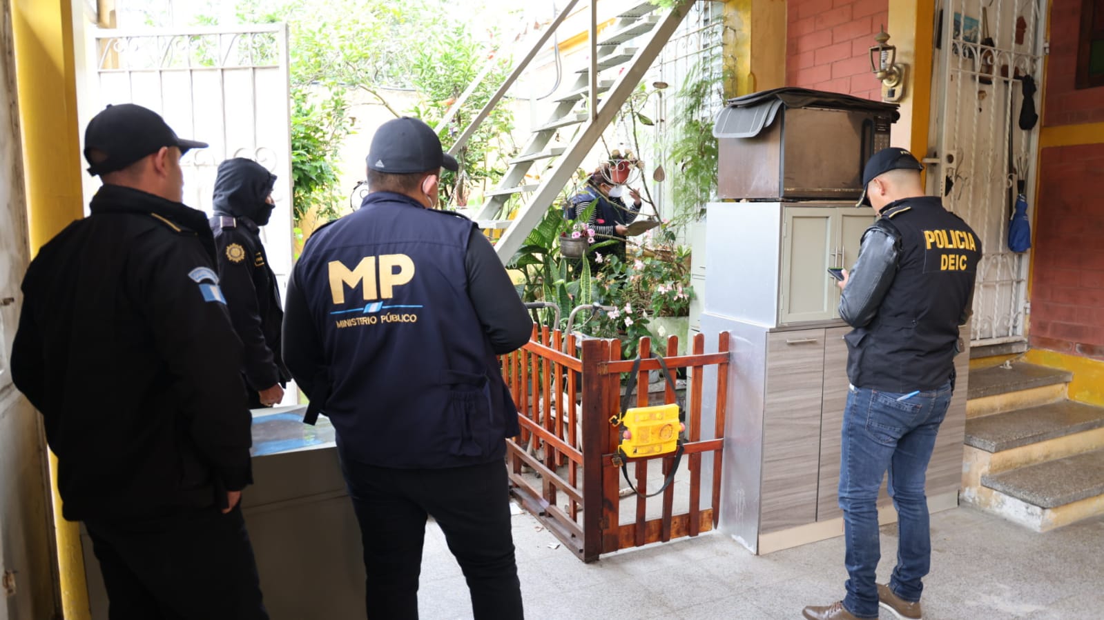 Los allanamientos como parte de la investigación por el caso de corrupción en el Hospital Nacional de Chimaltenango se efectuaron en inmuebles de los departamentos de Guatemala y Chimaltenango. (Foto Prensa Libre: MP)