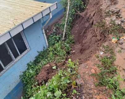 Más de 60 escuelas fueron dañadas por las últimas lluvias, la mitad está en Izabal
