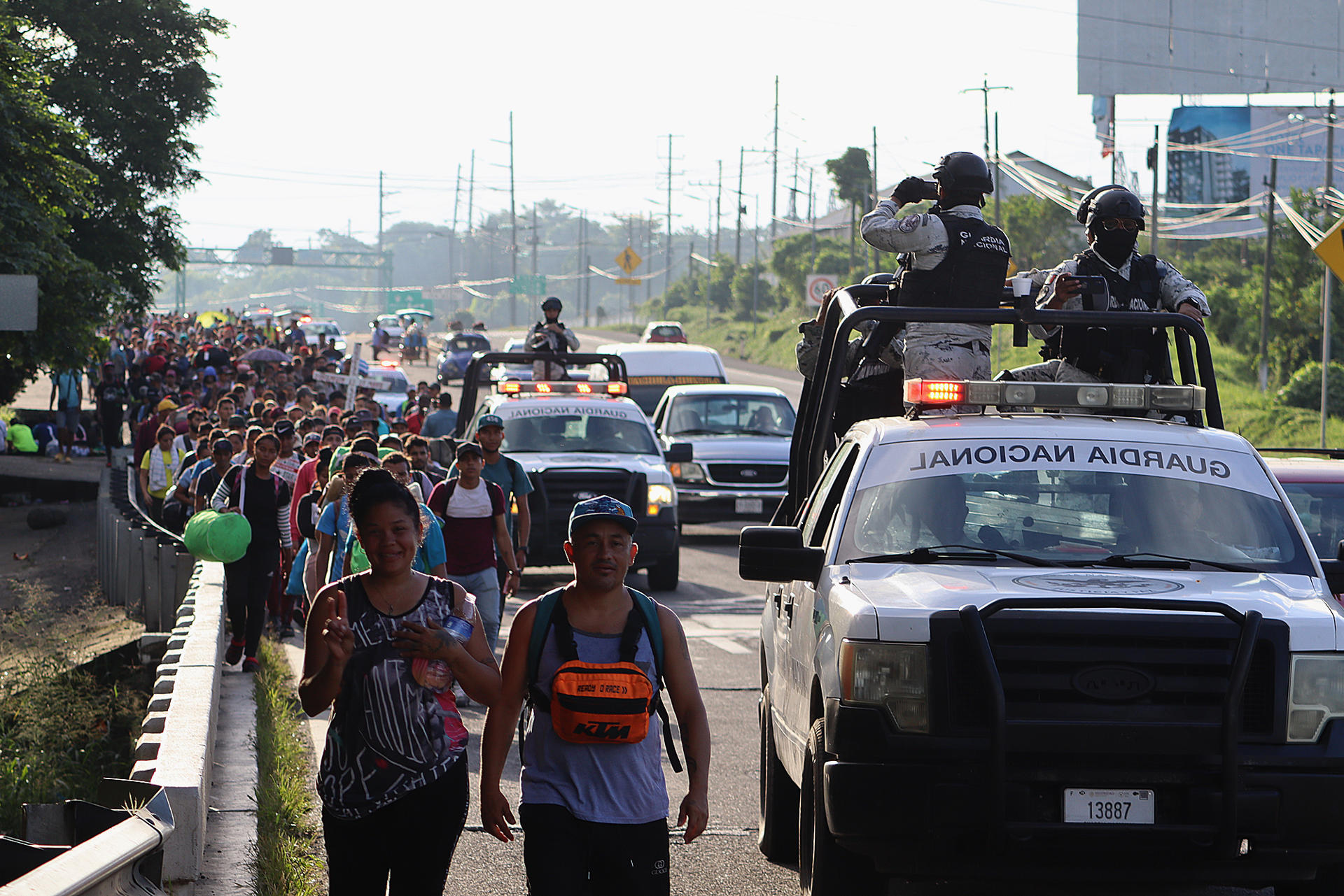 más de mil migrantes salen desde el sur mexicano para unirse a la caravana más numerosa del año