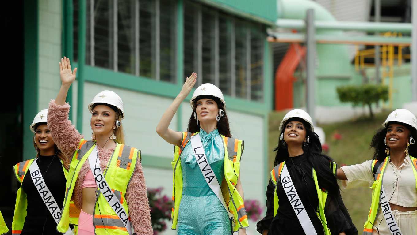 El "interesante" recorrido de las Miss Universo por una central geotérmica en El Salvador