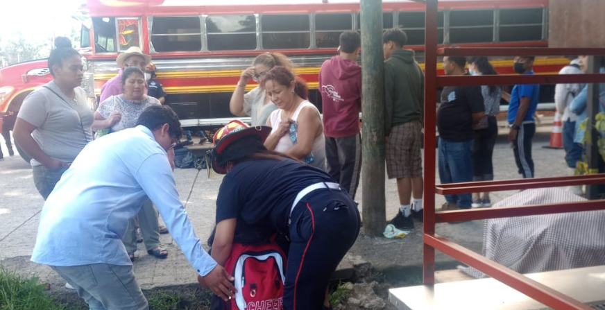 Una niña de cinco años murió atropellada en Santa Lucía Milpas Altas. (Foto Prensa Libre: Bomberos Municipales Departamentales) 