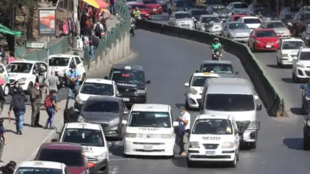 Las denuncias de hechos delictivos ocurridos en taxis se han duplicado en 2023, comparado con datos datos de 2022, según el MP. (Foto Prensa Libre: HemerotecaPL)