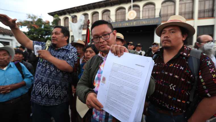 Autoridades indígenas plantearon un amparo contra el Congreso de la República por haber aprobado el presupuesto 2024 (Foto Prensa Libre: Byron Baiza) 