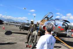 La Fuerza Aérea Guatemalteca celebra 102 años de fundación con un espectáculo aéreo. (Foto Prensa Libre: Carlos H. Ovalle)
