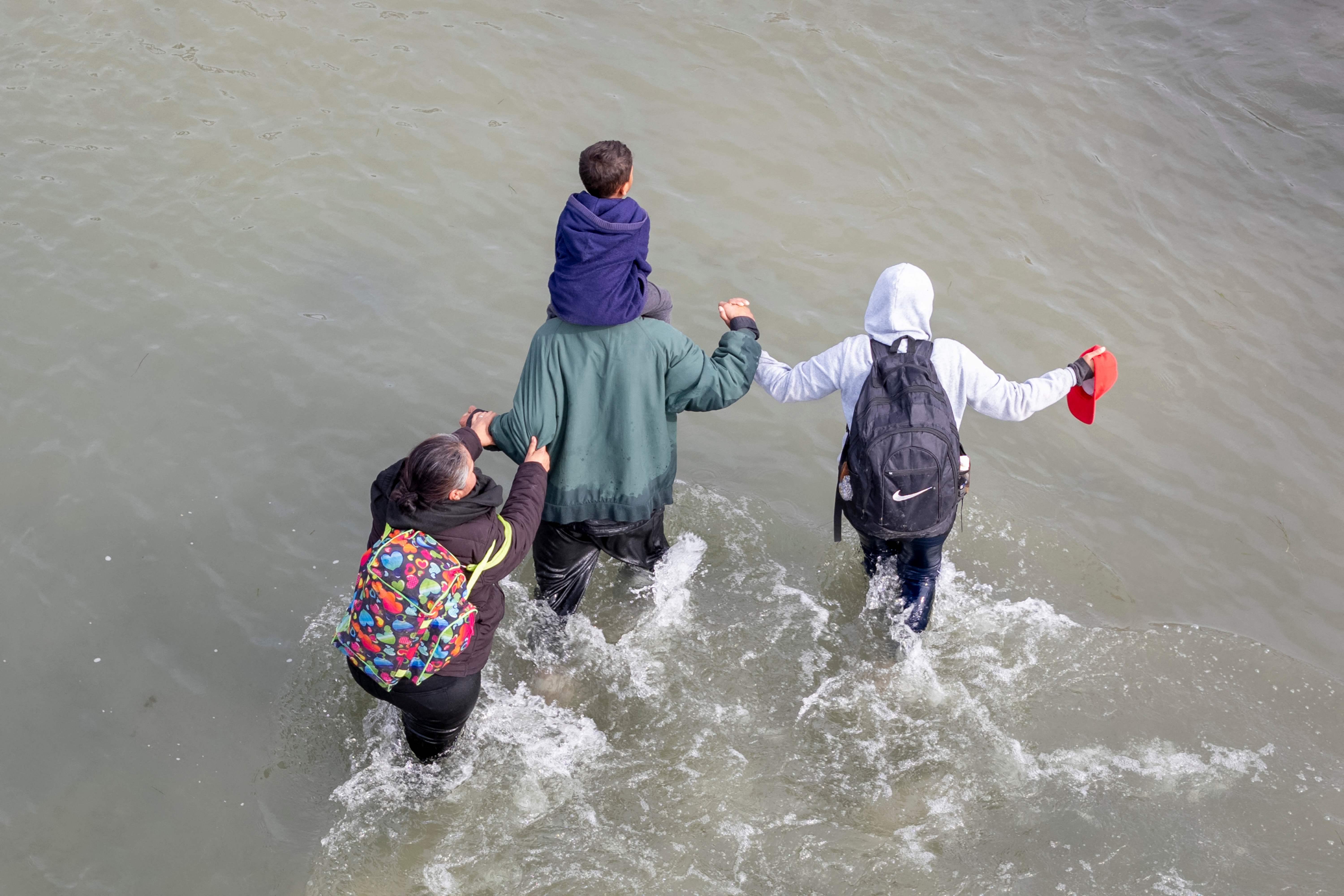 Migrantes en el Río Grande, Texas