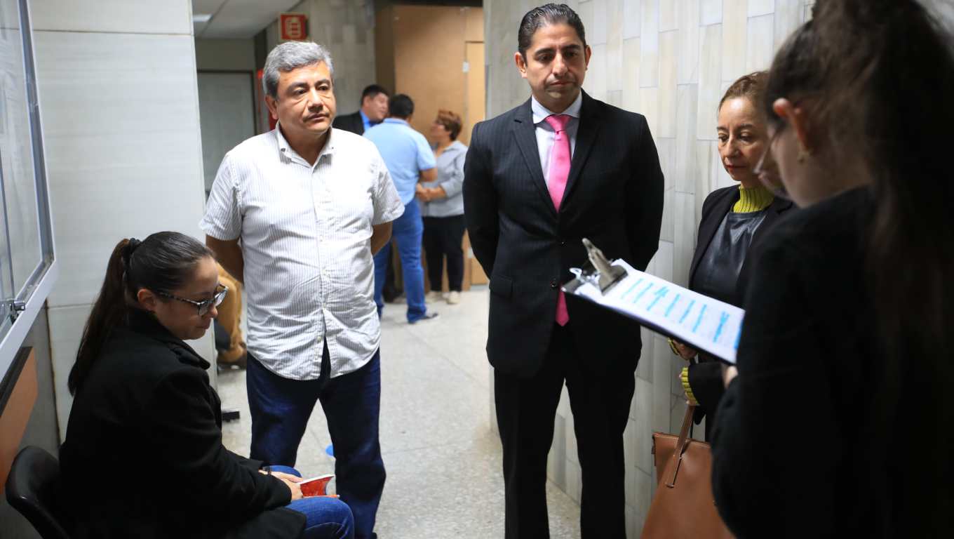 El exfiscal anticorrupción Stuardo Campo y la exfiscal del MP Anahí Pineda fueron ligados a proceso por el juez Jimi Bremer. (Foto Prensa Libre: Carlos Hernández Ovalle)