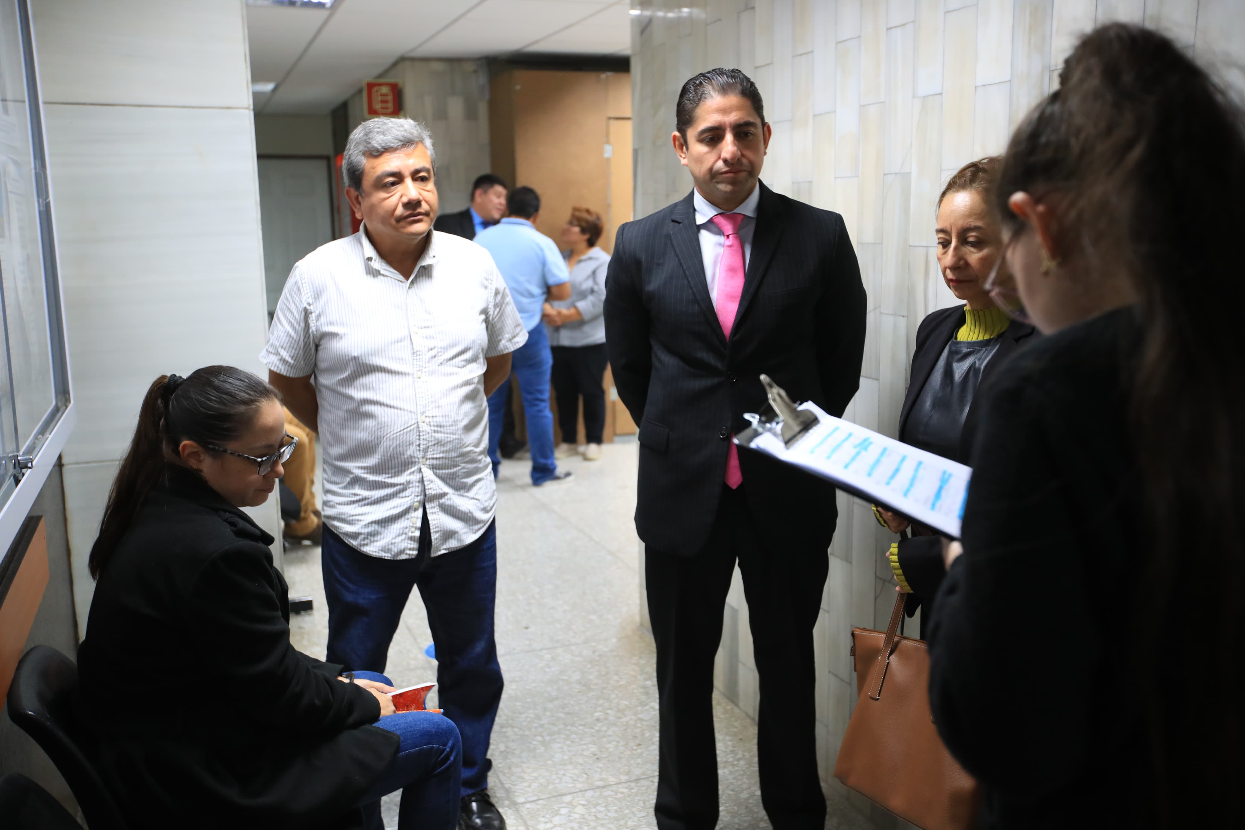 El exfiscal anticorrupción Stuardo Campo y la exfiscal del MP Anahí Pineda fueron ligados a proceso por el juez Jimi Bremer. (Foto Prensa Libre: Carlos Hernández Ovalle)