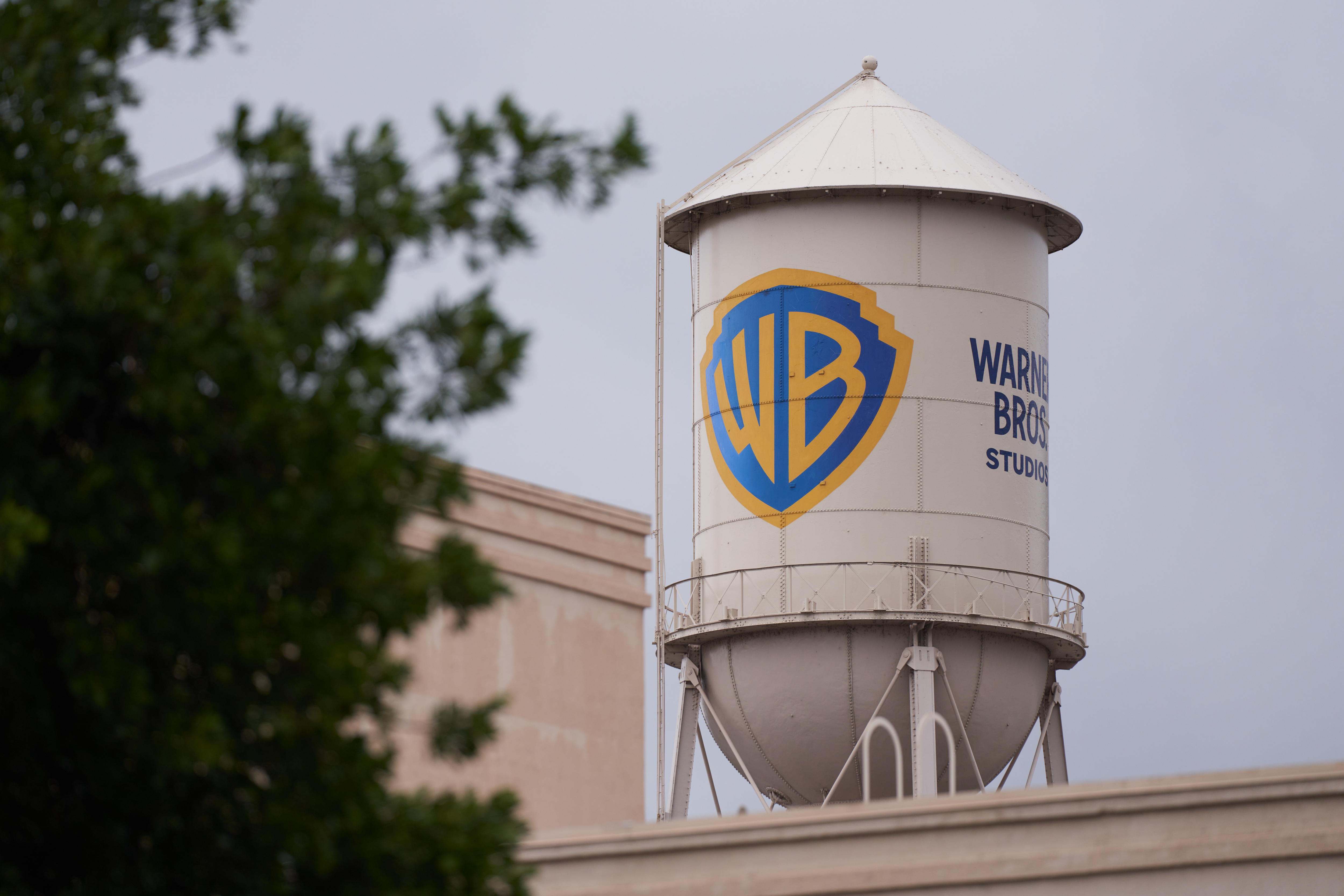 ¿Por qué se volvió a posponer la fusión entre Paramount y Warner Bros. Discovery?