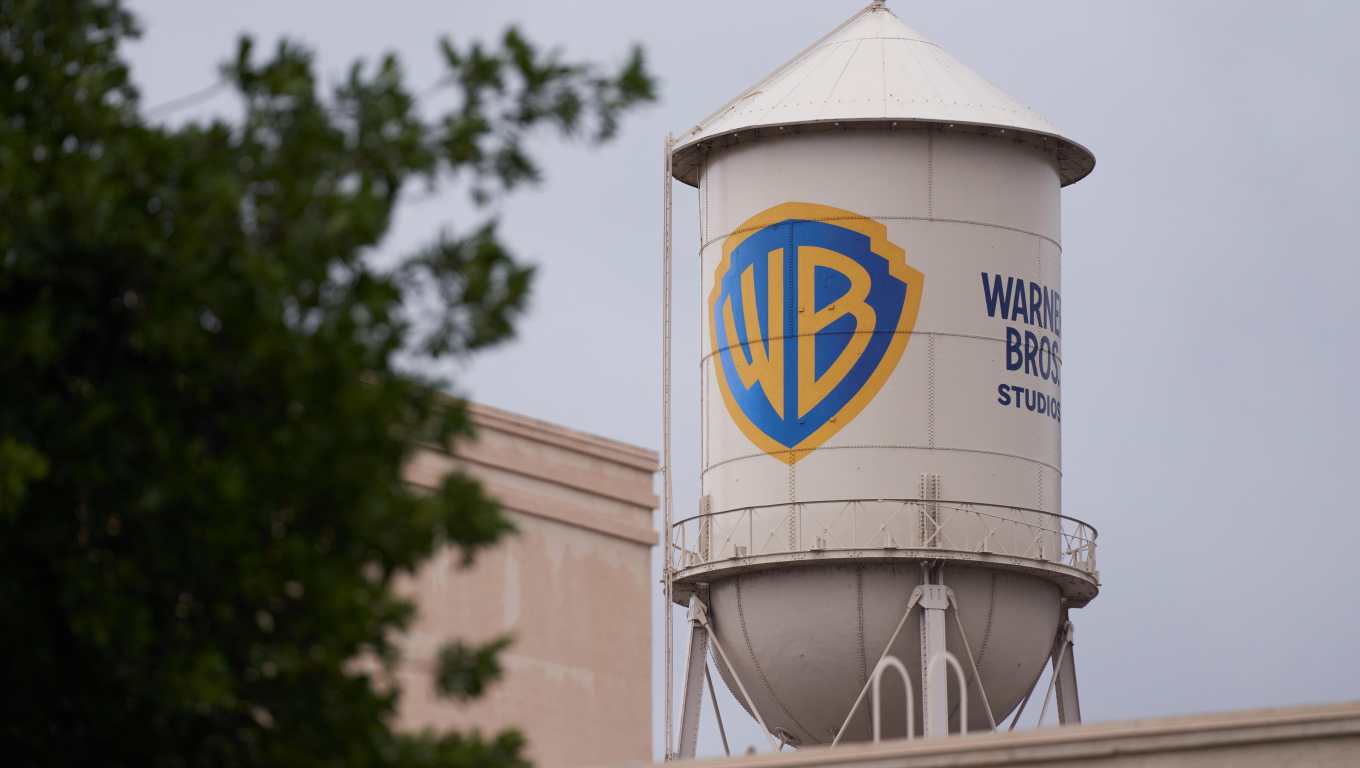 ¿Por qué se volvió a posponer la fusión entre Paramount y Warner Bros. Discovery?