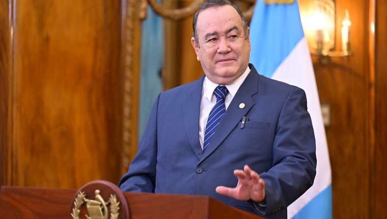 El gobernante fue electo con el partido Vamos por una Guatemala Diferente luego de cuatro procesos de buscar el cargo más alto en el Ejecutivo. (Foto Prensa Libre: Presidencia)