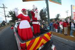 Así se vivió el Primer Desfile Navideño de los Bomberos Voluntarios de Guatemala