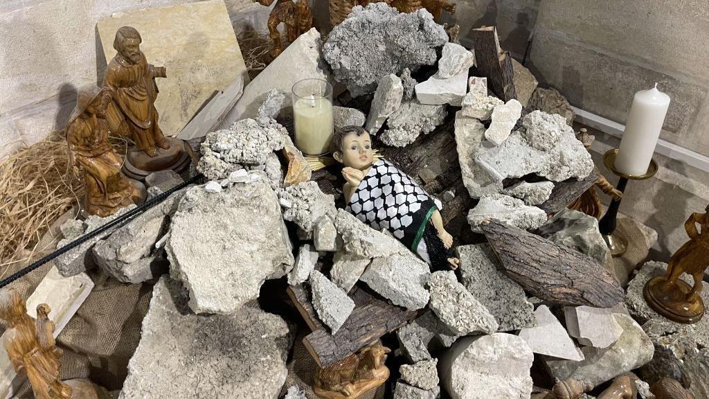 “Si Jesús naciera hoy, lo haría debajo de los escombros de una casa en Gaza”: la triste Navidad que se vive en la ciudad de Belén por la guerra