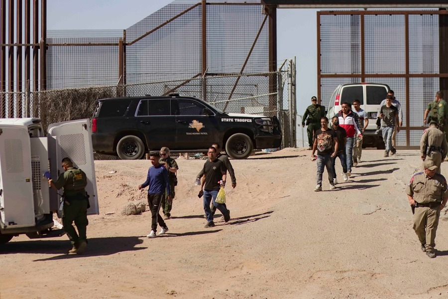 Estados Unidos suspenderá temporalmente desde este lunes 18 de diciembre el procesamiento de trenes provenientes de México en Eagle Pass y El Paso (Texas), para destinar más personal al trámite de migrantes indocumentados. (Foto Prensa Libre: EFE).