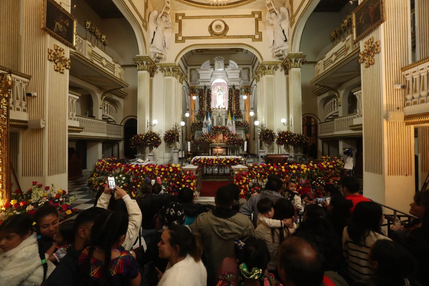Ambiente un día antes del día de la Virgen de Guadalupe'