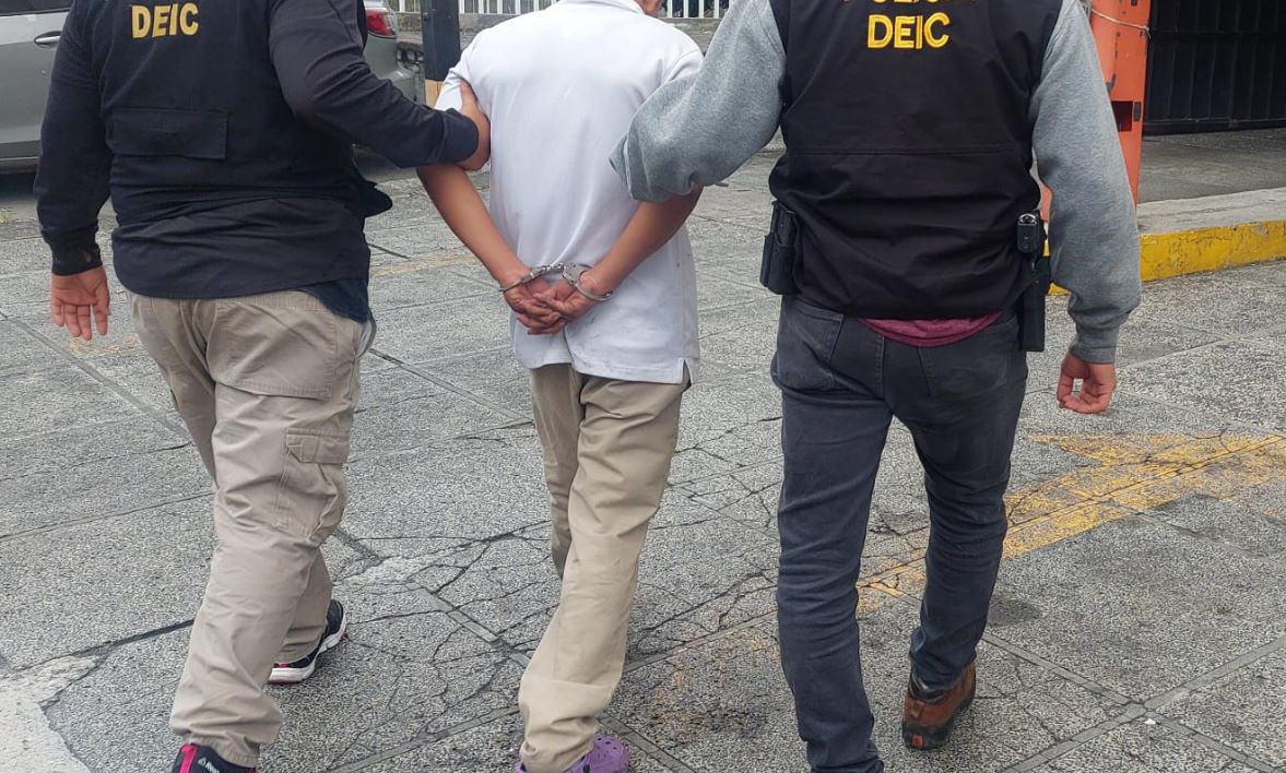 La PNC reporta la captura de presuntos delincuentes durante el operativo Muralla II. (Foto Prensa Libre: PNC) 