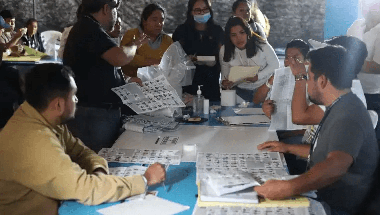 Los expresidentes de las JED del Distrito Central, Huehuetenango, Alta Verapaz y Sololá volvieron a respaldar y asegurar la certeza del trabajo realizado por las juntas. (Foto Prensa Libre: Esbin García)