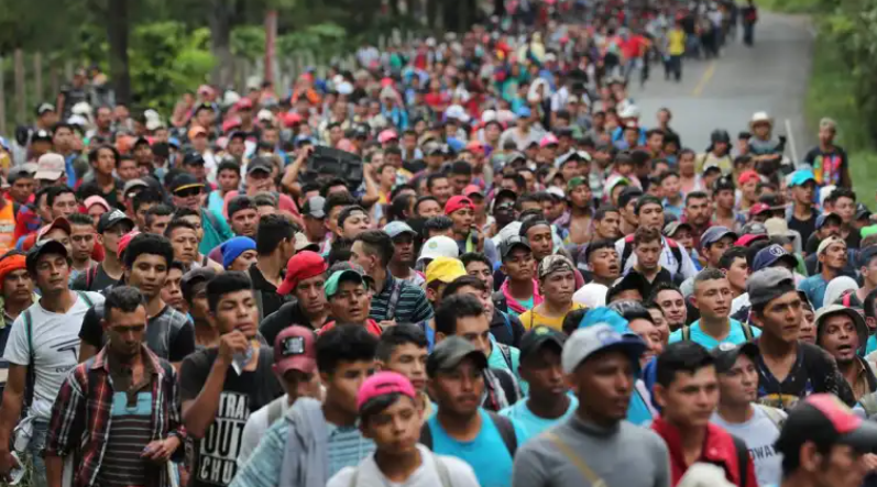 Fotografía de una caravana migratoria a inicios del 2022. Fotografía: Prensa Libre.