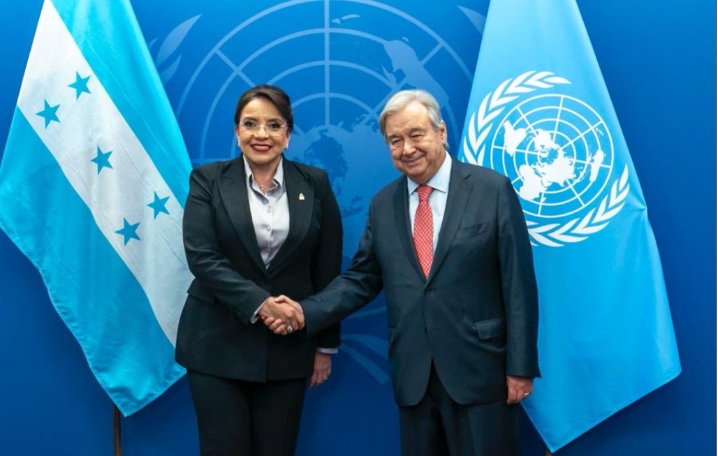 La creación de una comisión anticorrupción fue promesa de campaña de la presidenta Xiomara Castro, aquí junto al secretario de la ONU, Antonio Guterres. (Foto: @XiomaraCastroZ/Twitter)