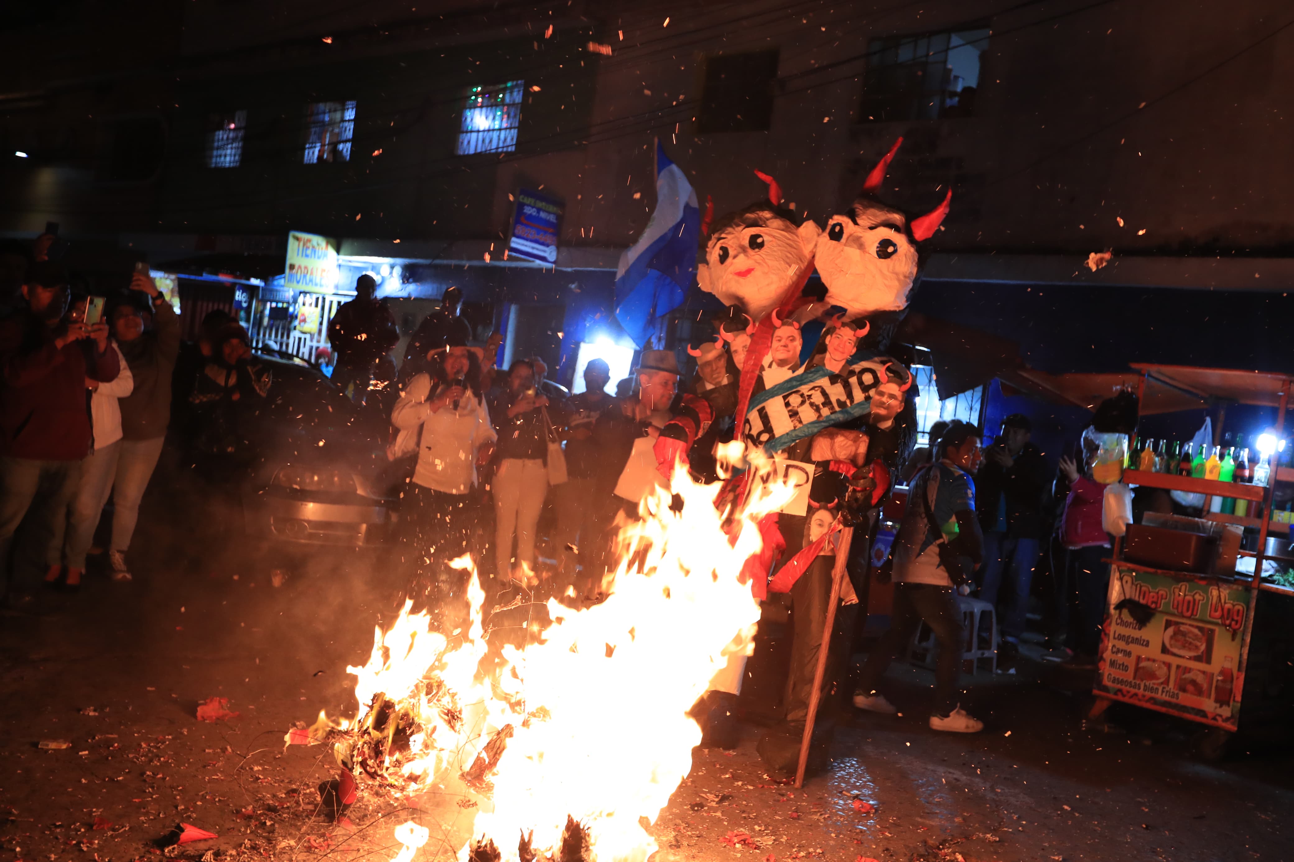 Diablos en llamas