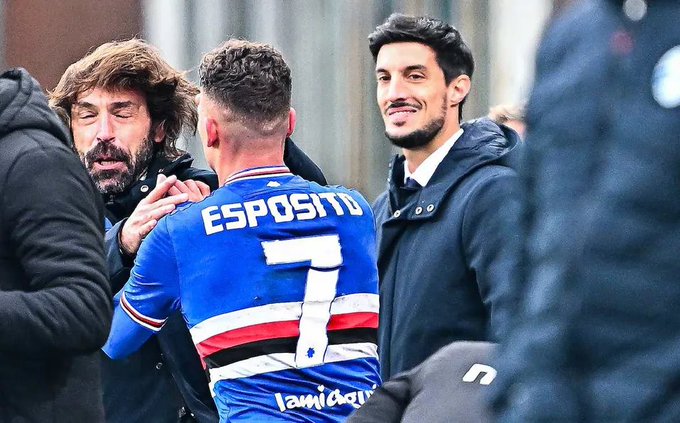 El entrenador de Sampdoria, Andrea Pirlo, celebra con su jugador, Sebastiano Esposito, su gol a Calcio Lecco. (Foto Prensa Libre: RRSS)