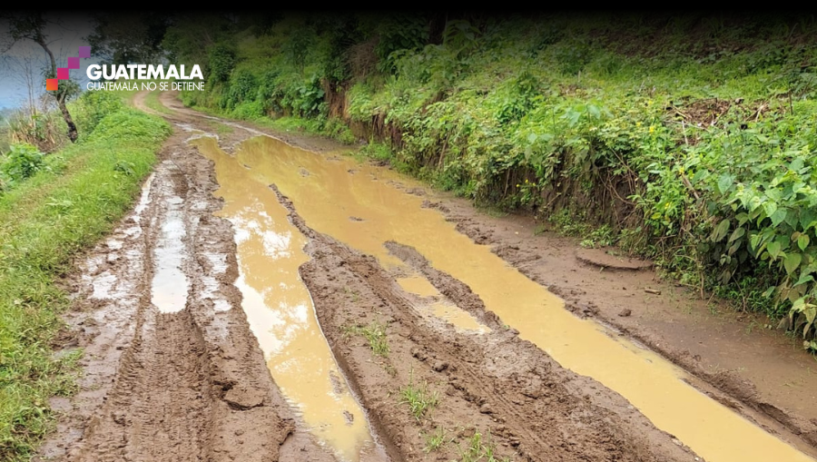 En Guatemala existen muchos caminos afectados por las lluvias y que impiden la correcta exportación de vegetales y otros productos. (Foto Prensa Libre: Hemeroteca)