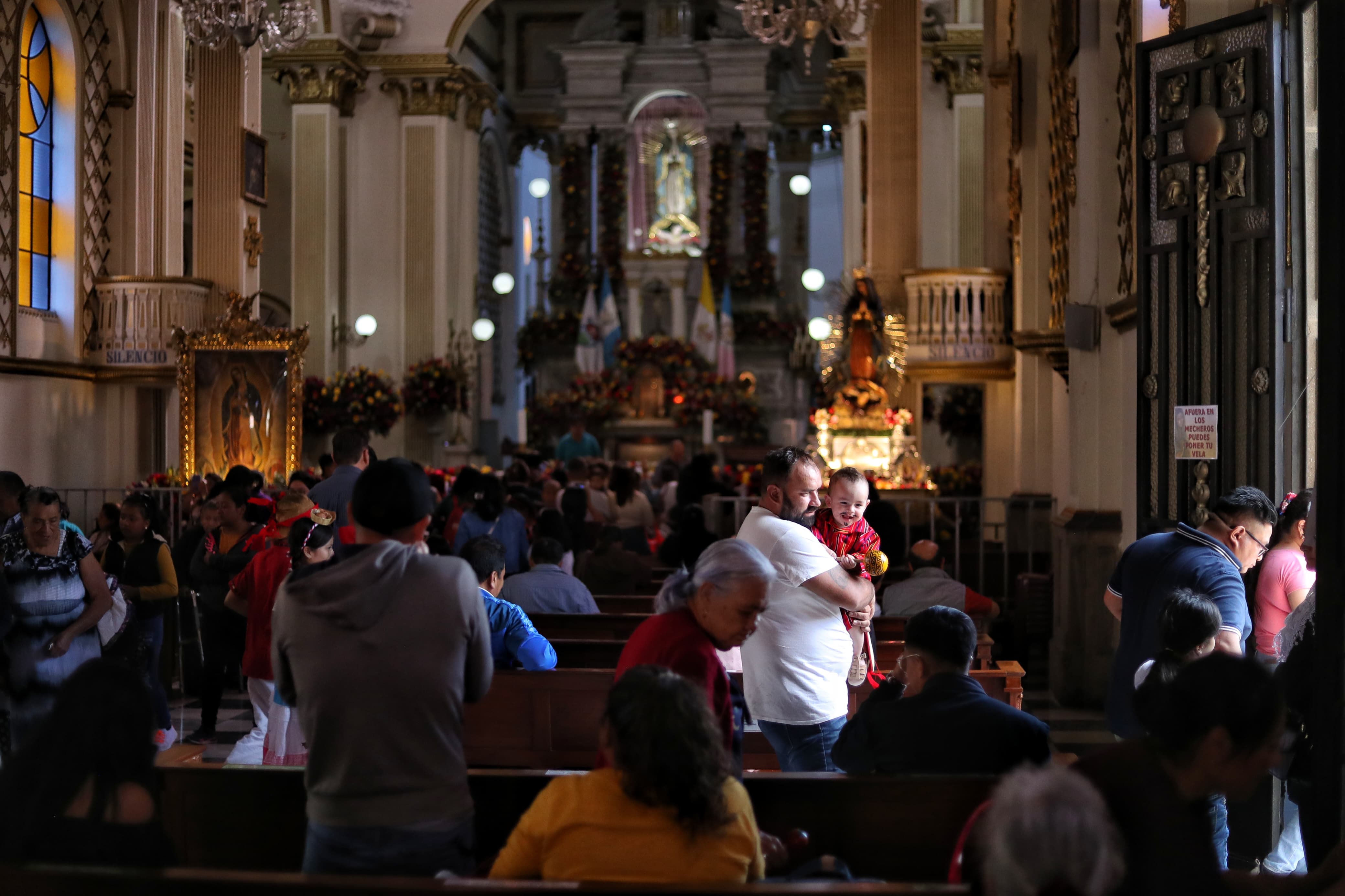 Guatemaltecos visitan el Santuario de la Virgen de Guadalupe'