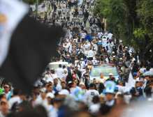 Llegada masiva de personas al estadio
