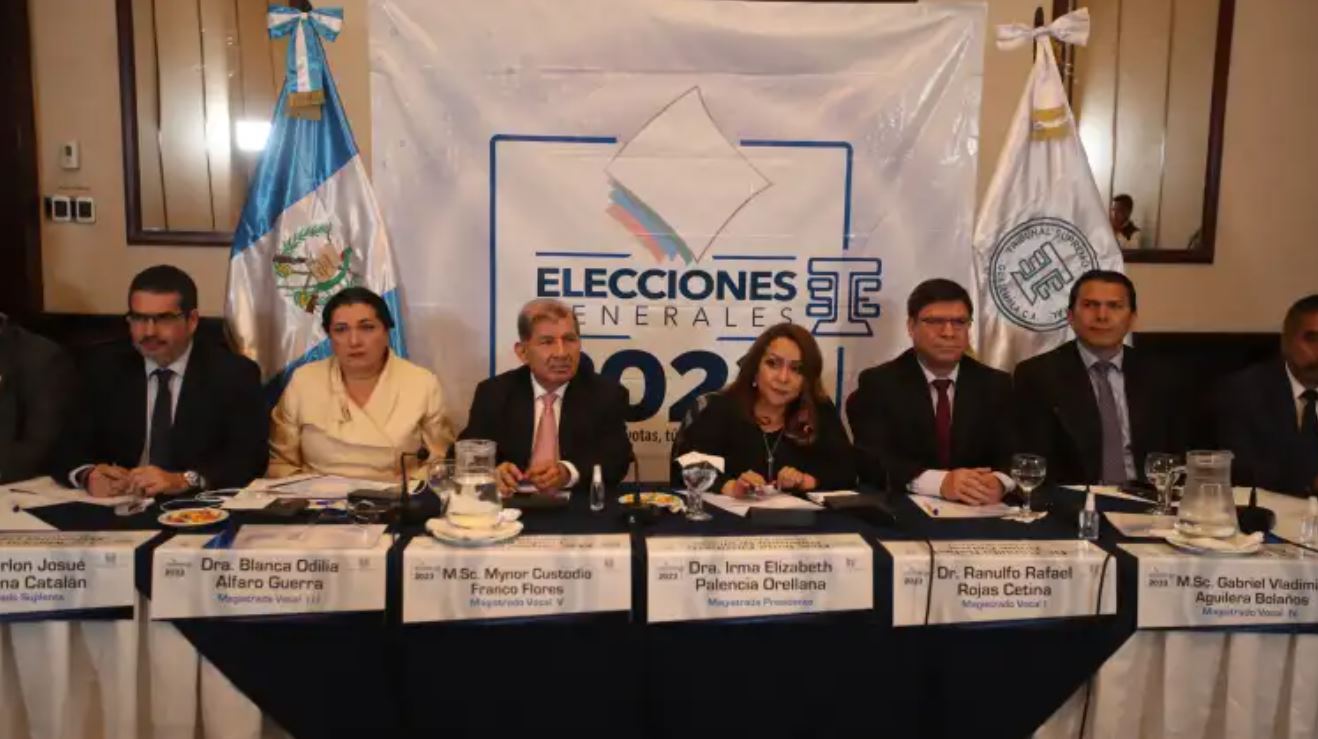 Magistrados del TSE en una reunión con fiscales de partidos políticos el 5 de octubre de 20223. (Foto Prensa Libre: Hemeroteca PL)