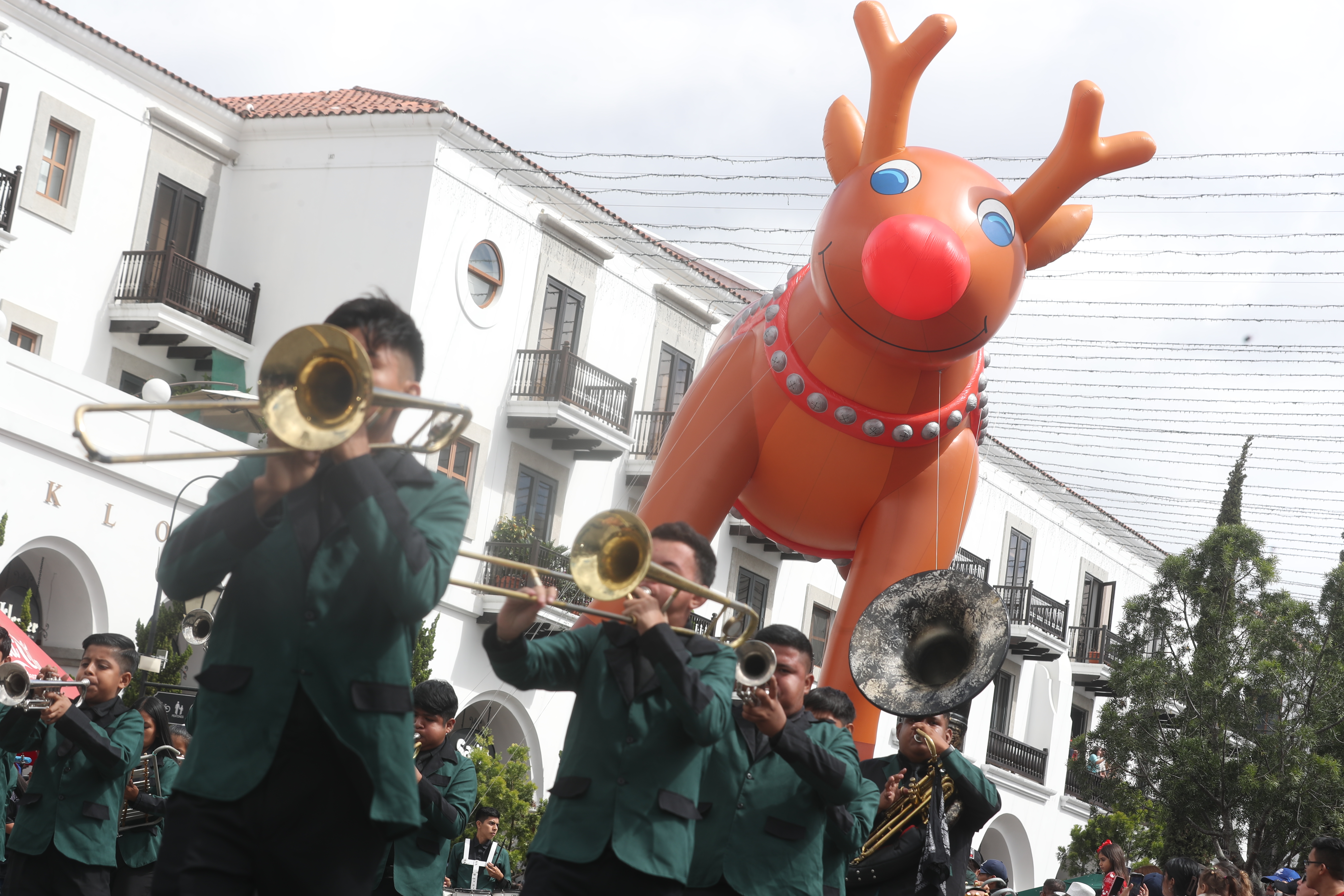 ¿Cuándo se realizará el desfile de globos gigantes en Ciudad Cayalá?