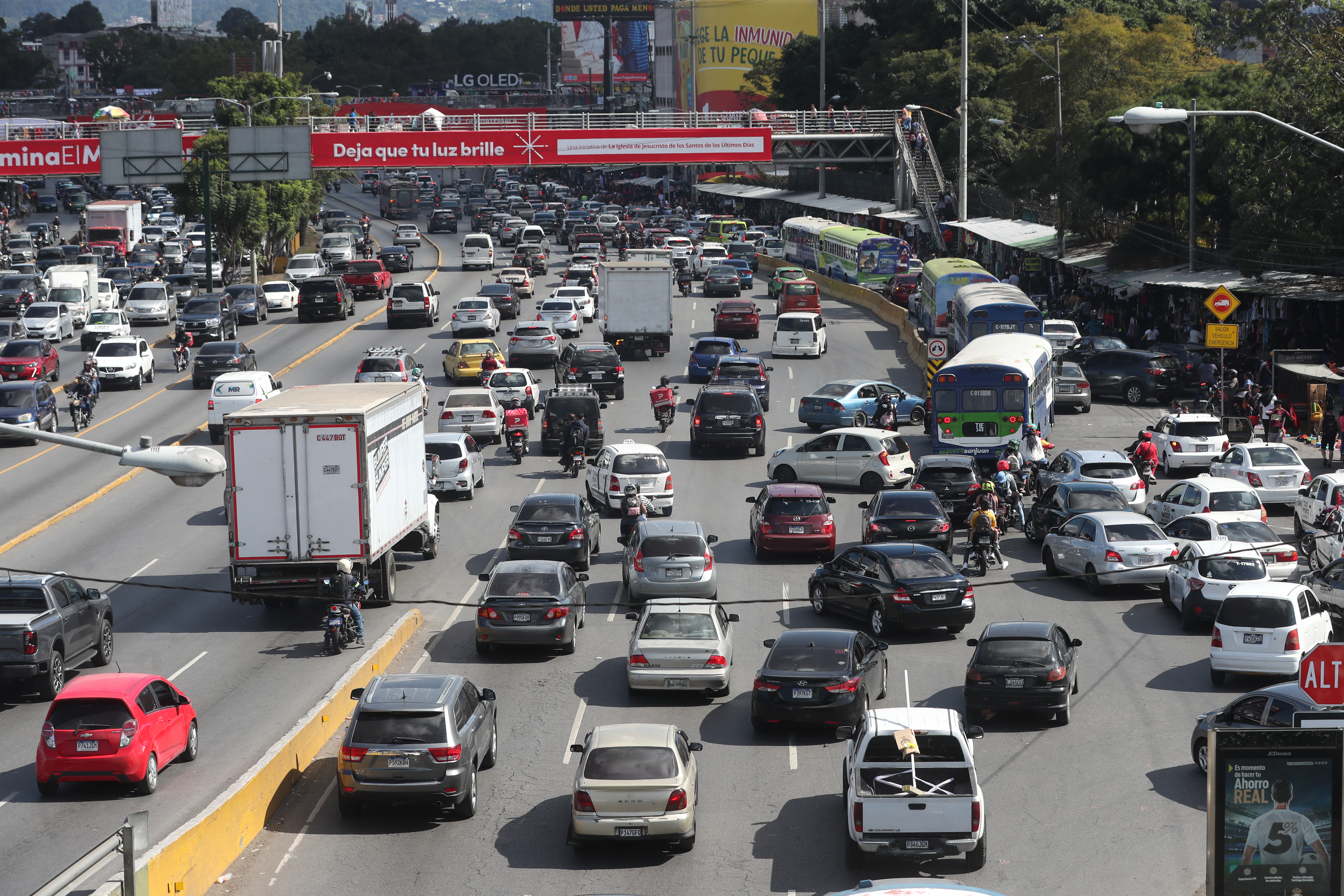 Tránsito lento en el área metropolitana por ingreso a la Usac y operativos del MP