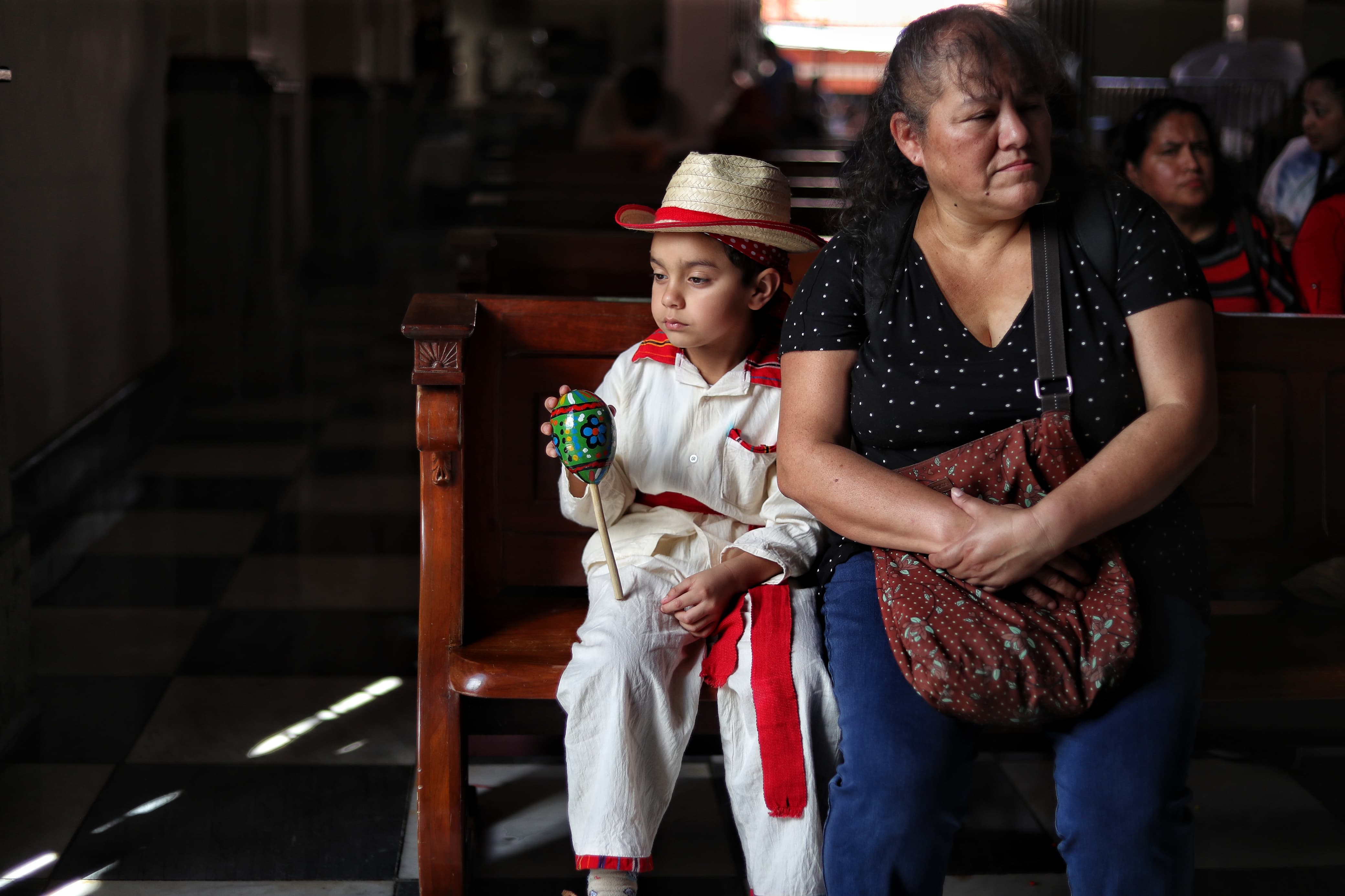 Niño disfrazado de Juan Diego'