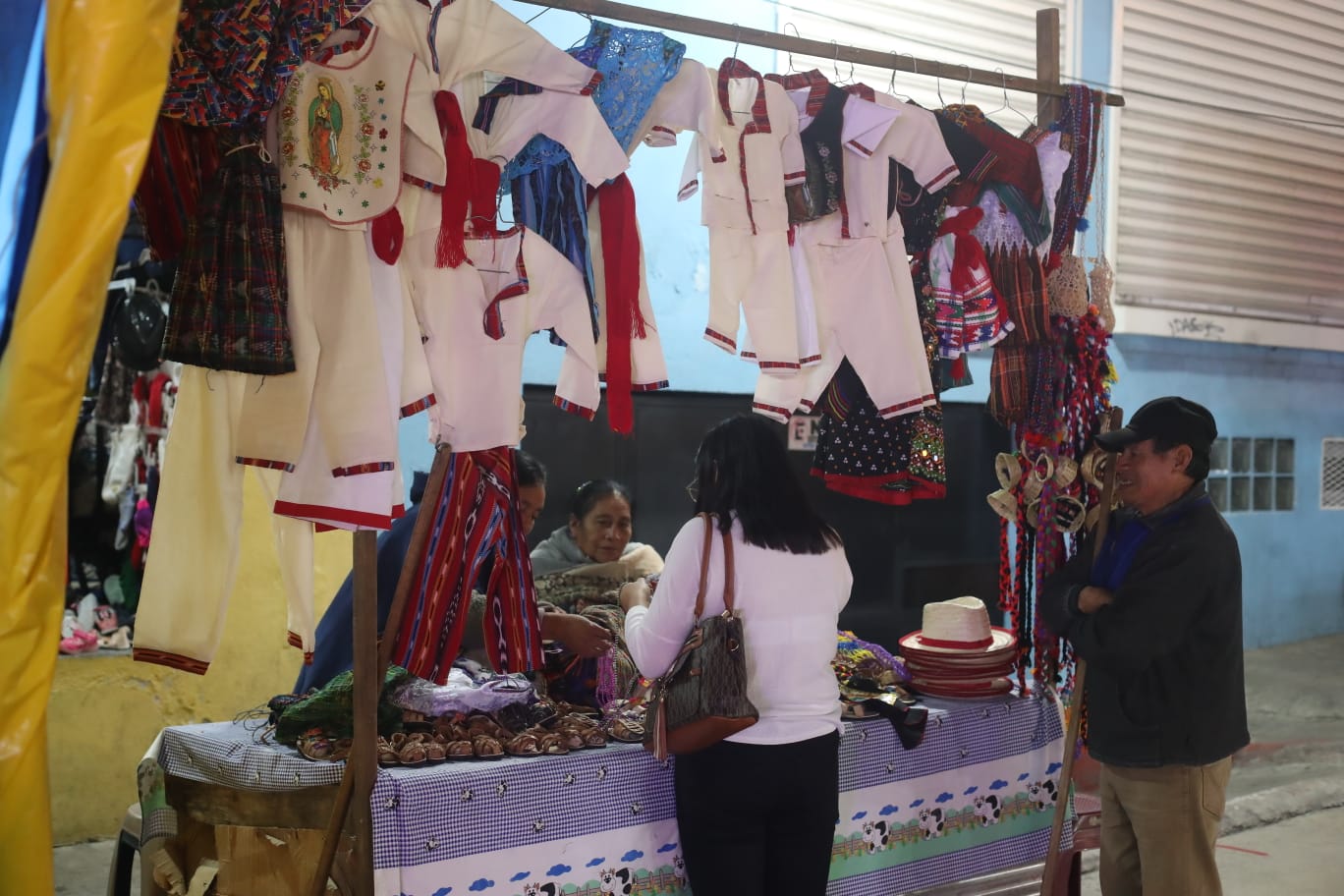 Venta de objetos de la Virgen'