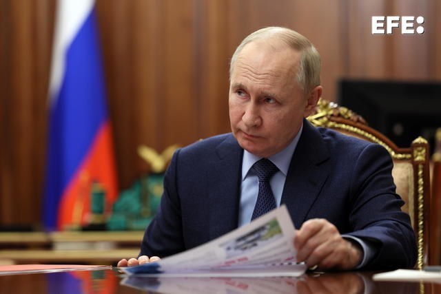 El presidente de Rusia, Vladímir Putin, afirma que no hay fuerza capaz de dividir a los rusos y detener el desarrollo del país, en un videomensaje a sus conciudadanos de felicitación del Año Nuevo.
