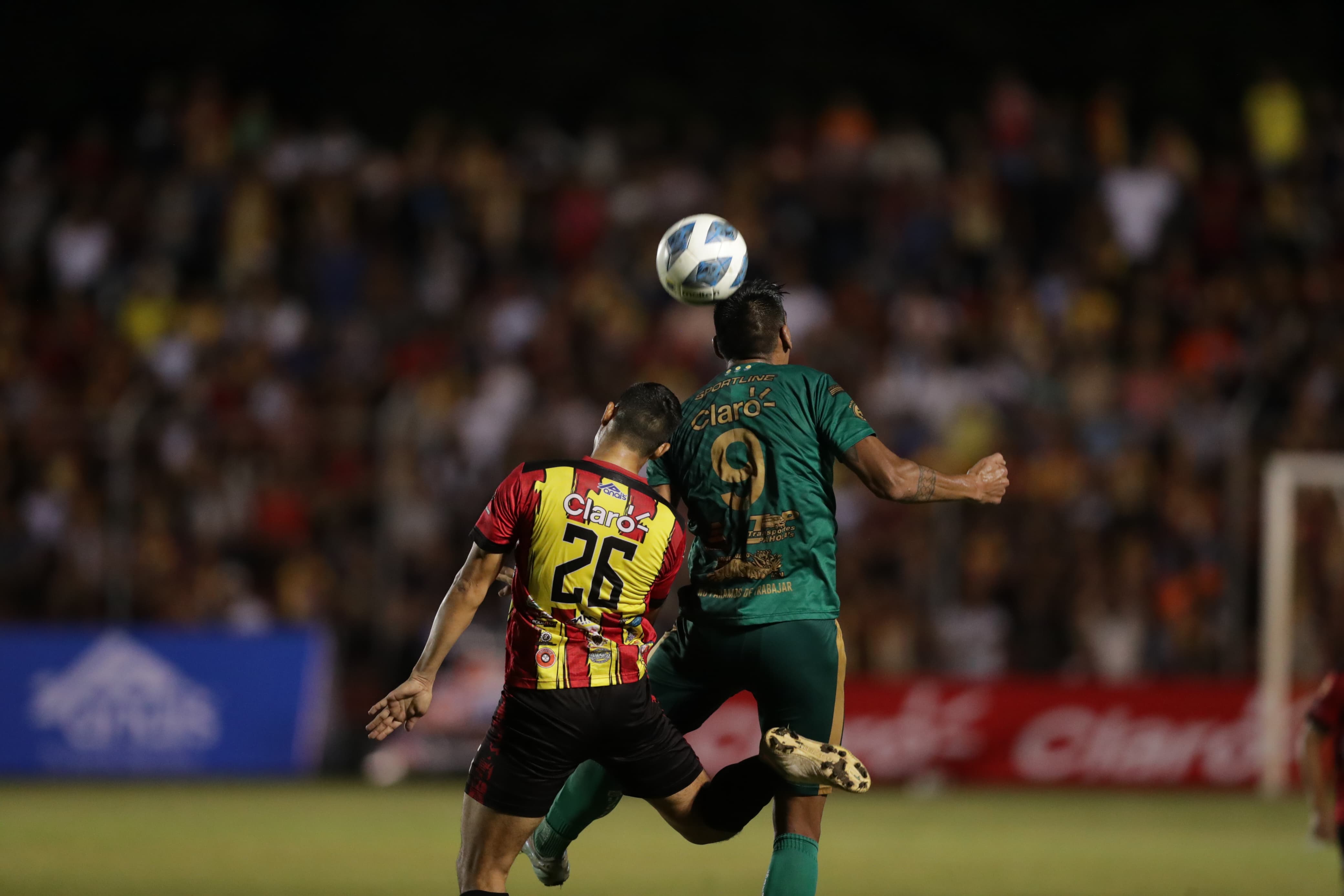 El encuentro semifinal de ida finalizó 1-1 entre Zacapa y Guastatoya. Foto Prensa Libre (Douglas Suruy)