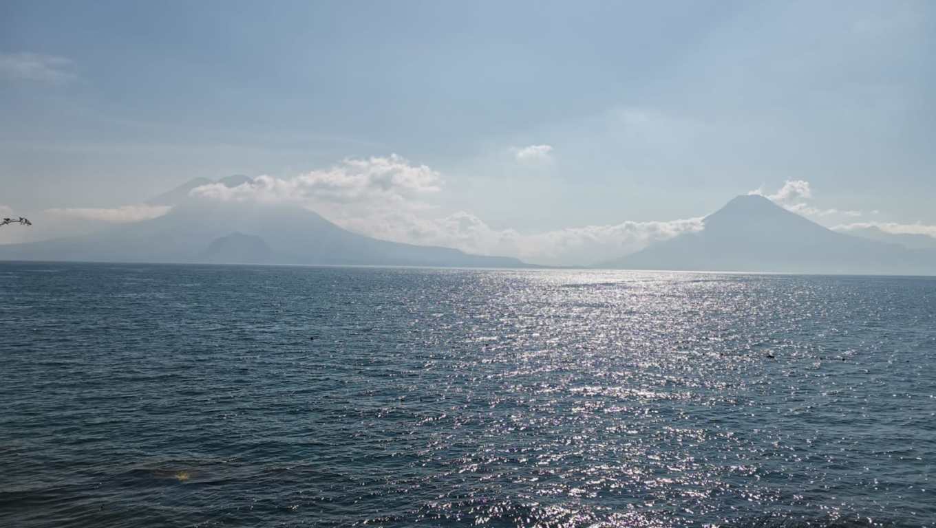 El Lago de Atitlán, en Sololá, es uno de los puntos turísticos más emblemáticos de Guatemala. (Foto Prensa Libre: Axel Vicente)