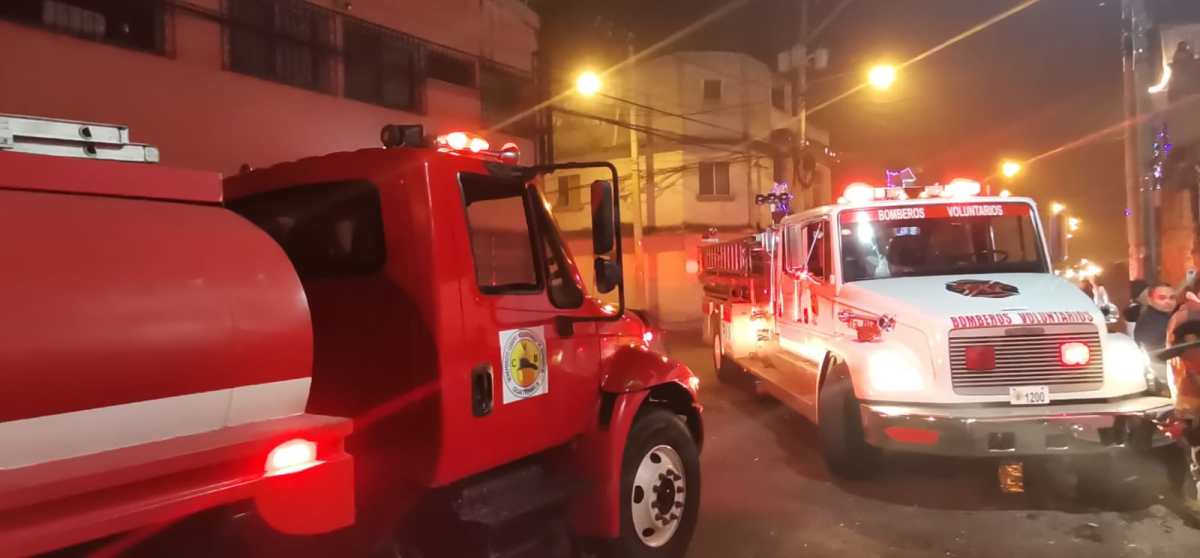 Los socorristas atendieron emergencias donde hubo menores de edad lesionados por quemaduras con pólvora. (Foto Prensa Libre: Bomberos Voluntarios)