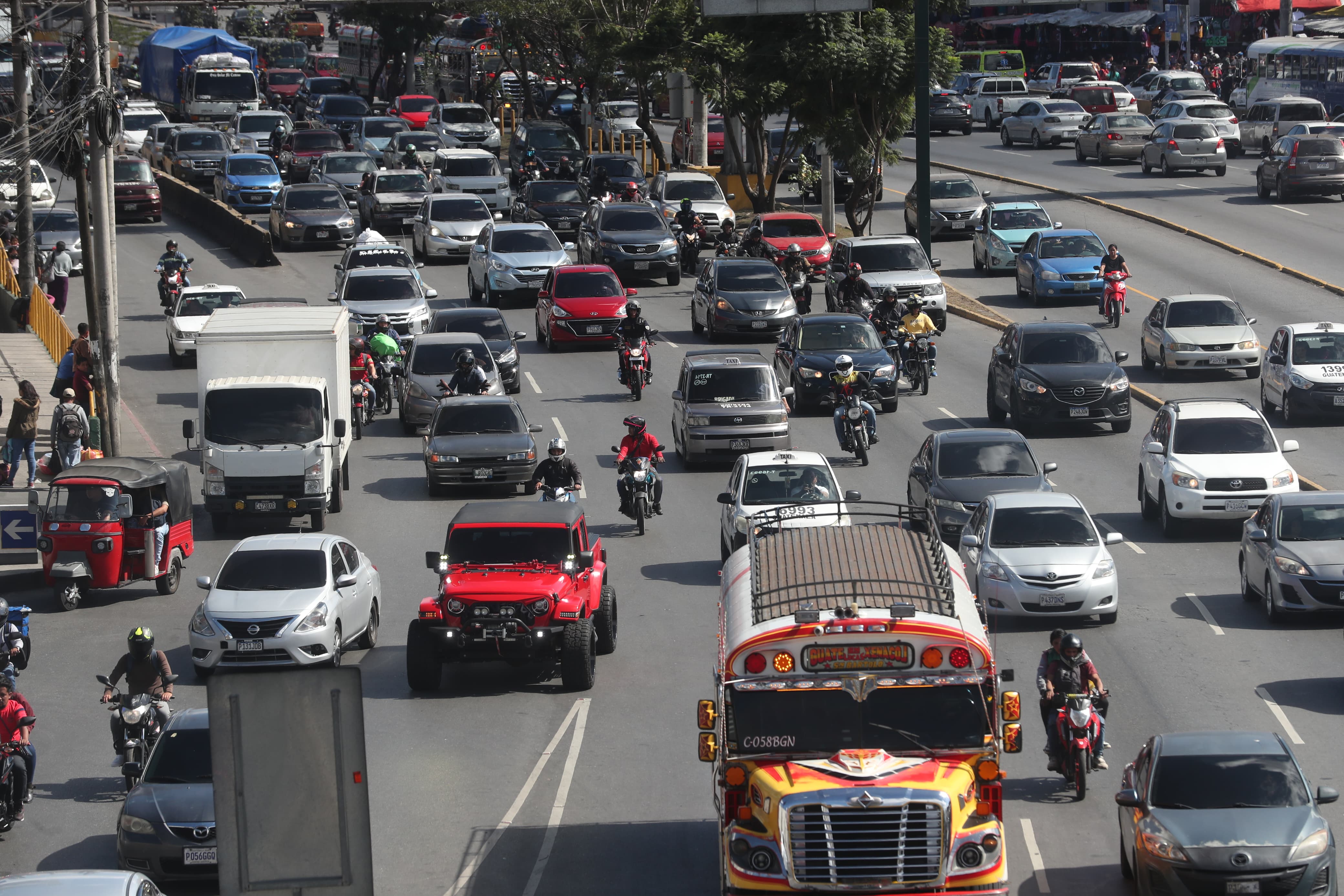 El tráfico en la Ciudad de Guatemala será complicado a partir del 21 de diciembre, según la PMT. (Foto Prensa Libre: Érick Ávila)