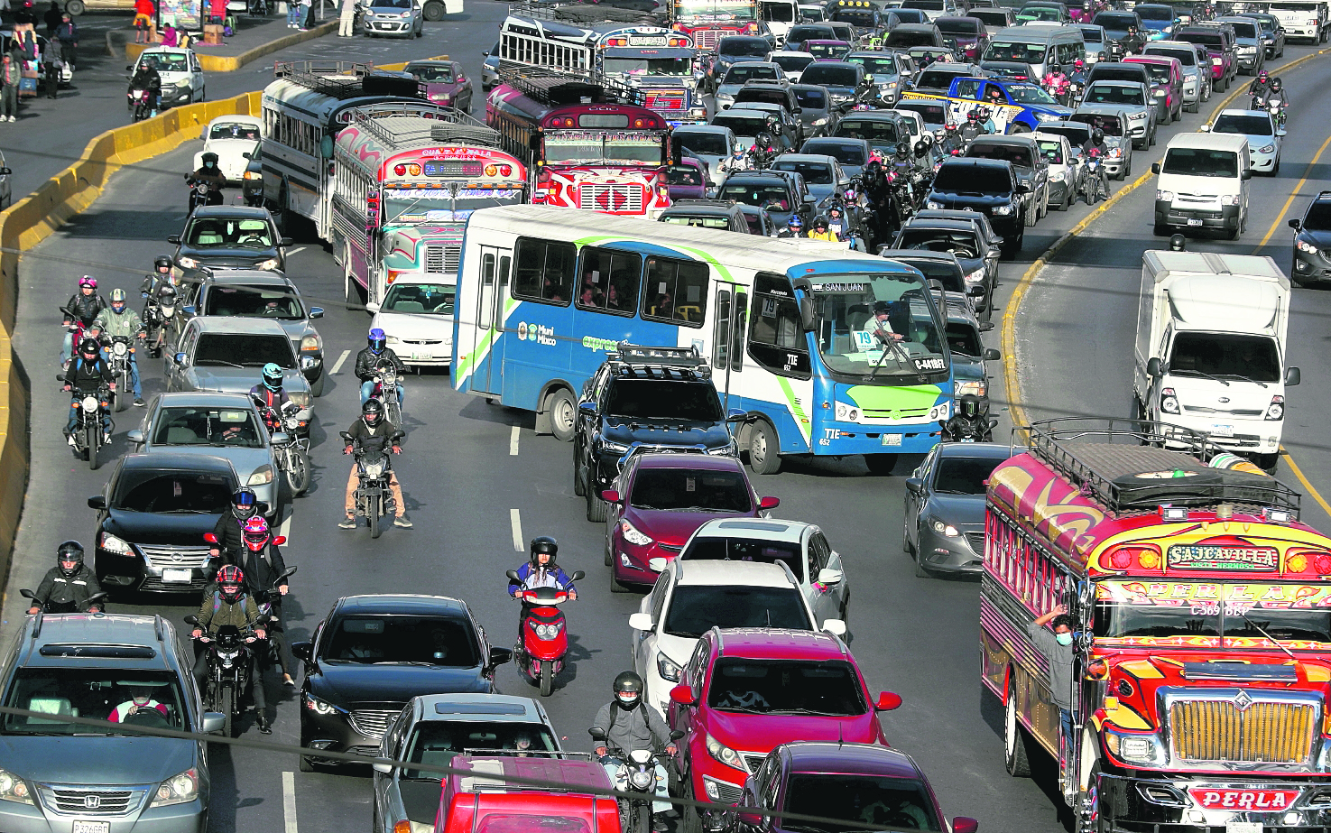 Congestionamiento vehicular en el trébol. (Foto Prensa Libre: Hemeroteca PL)






