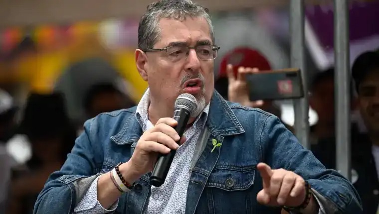 Bernardo Arevalo calls on Guatemalans to march through the center of the capital on December 7