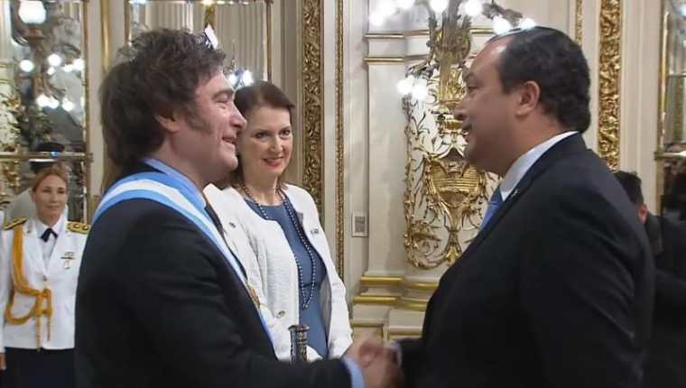 El canciller guatemalteco Mario Búcaro asistió a la investidura del presidente de Argentina, Javier Milei.